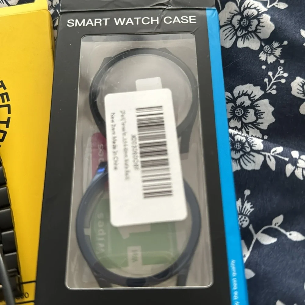 Samsung smart watch 4 -40 mm in excellent cond. Black band and extra metal band